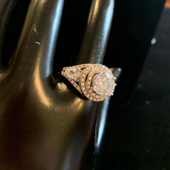 Stunning Italian CZ Ring - Picture 4 of 7